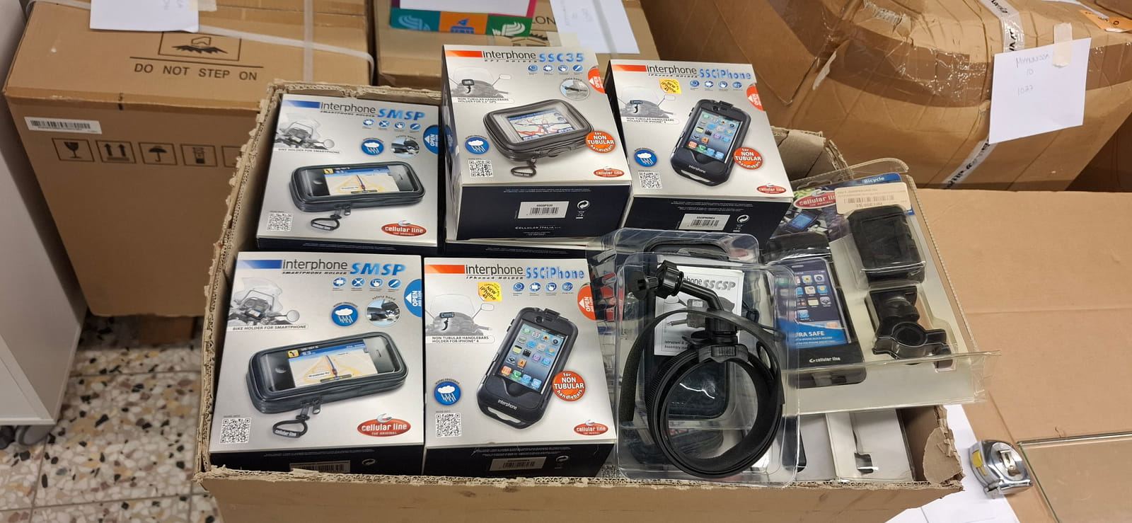 Cellularline Interphone -puhelin- ja GPS-telineitä. Esa T Tiainen Oy (2820807-3) konkurssipesä