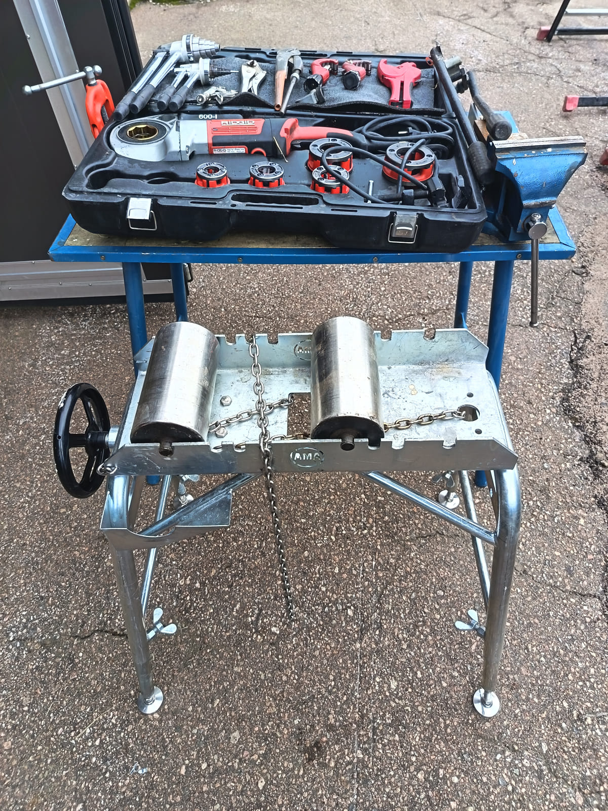 RIDGID 600-I kierrekone, putkityökalut ja AMA putkihitsausteline – konkurssihuutokauppa – LVI-Palvelu Hämäläinen Oy (3358928-8) konkurssipesä
