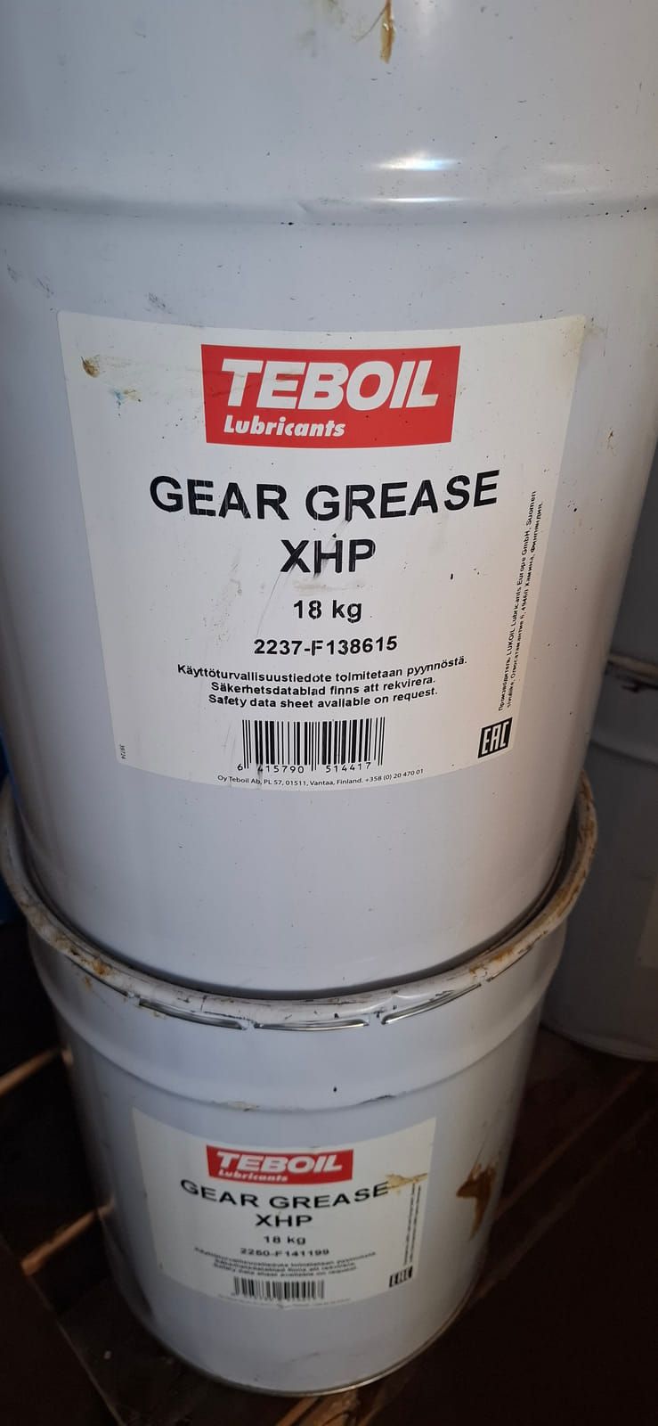 Konkurssihuutokaupassa Voitelurasvaa 4x18kg. KoHu-Works Oy (3127463-7) konkurssipesä