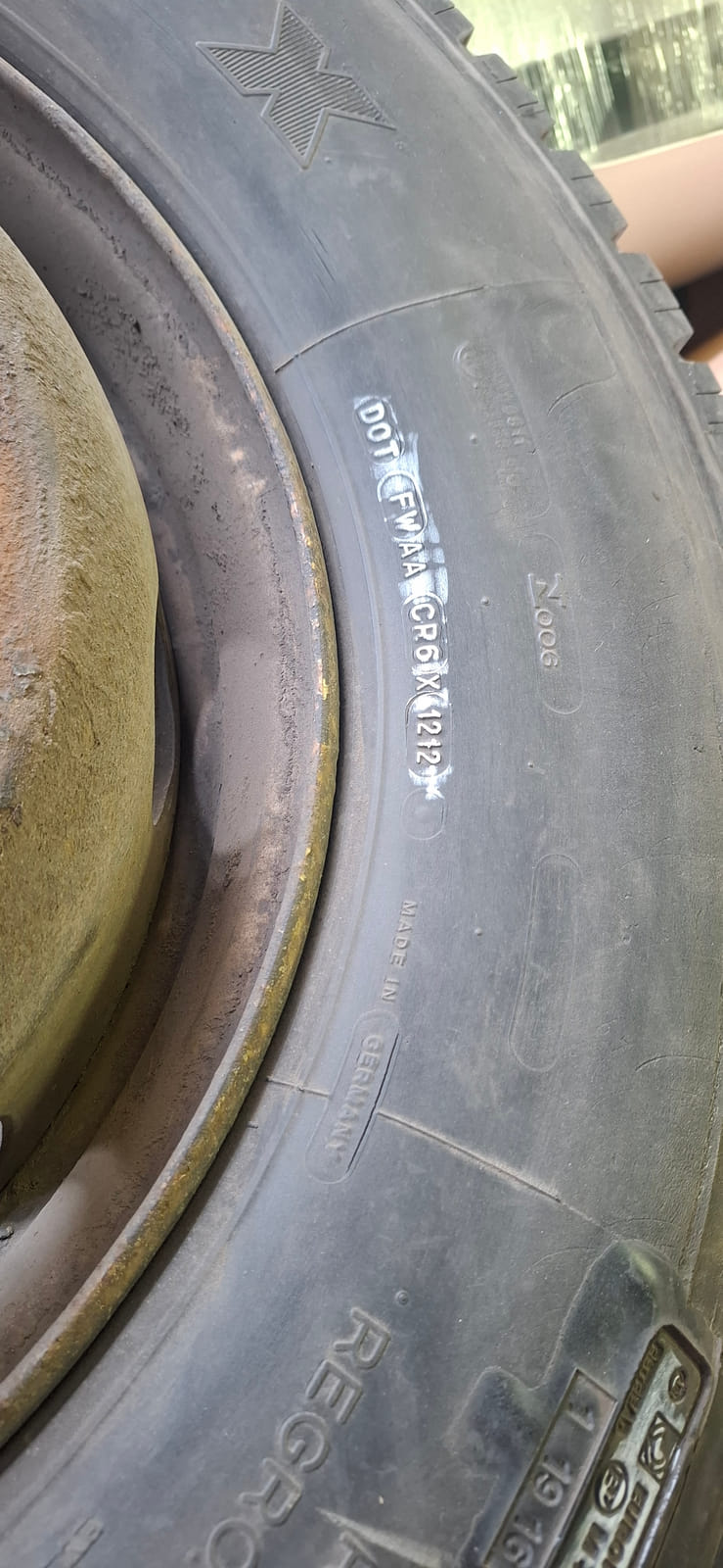 Kuorma-auton renkaat Erä12. MPT-Jakelu Oy konkurssipesä (2680888-4)
