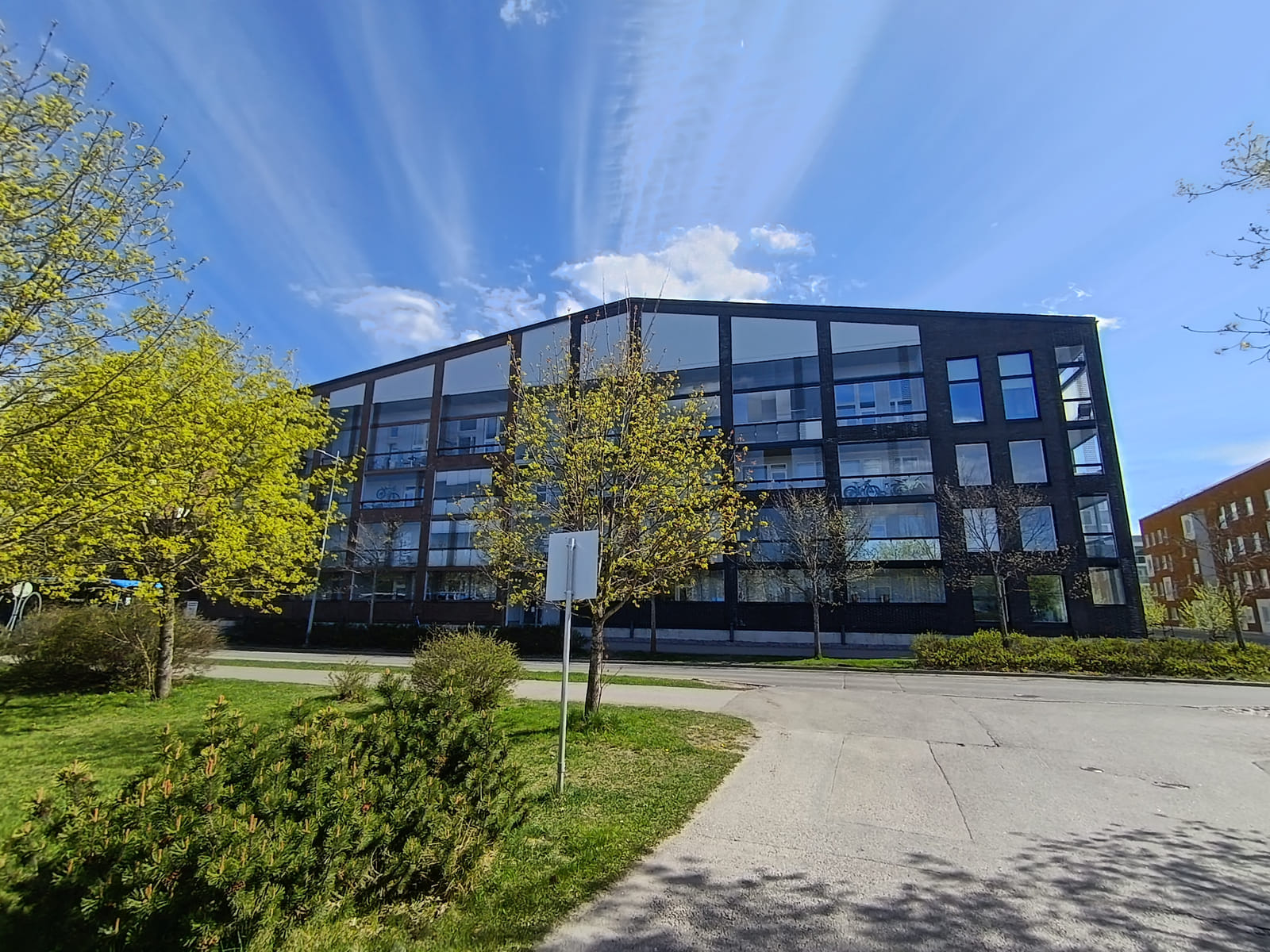 Kerrostalokaksio Puutarhatie 13, Vantaa, HMJV Invest Oy -konkurssipesä (2814261-7)
