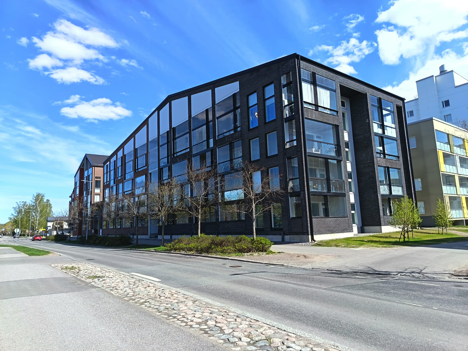Kerrostalokaksio Puutarhatie 13, Vantaa, HMJV Invest Oy -konkurssipesä (2814261-7)