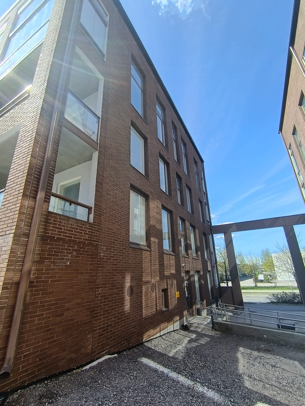 Kerrostalokaksio Puutarhatie 13, Vantaa, HMJV Invest Oy -konkurssipesä (2814261-7)