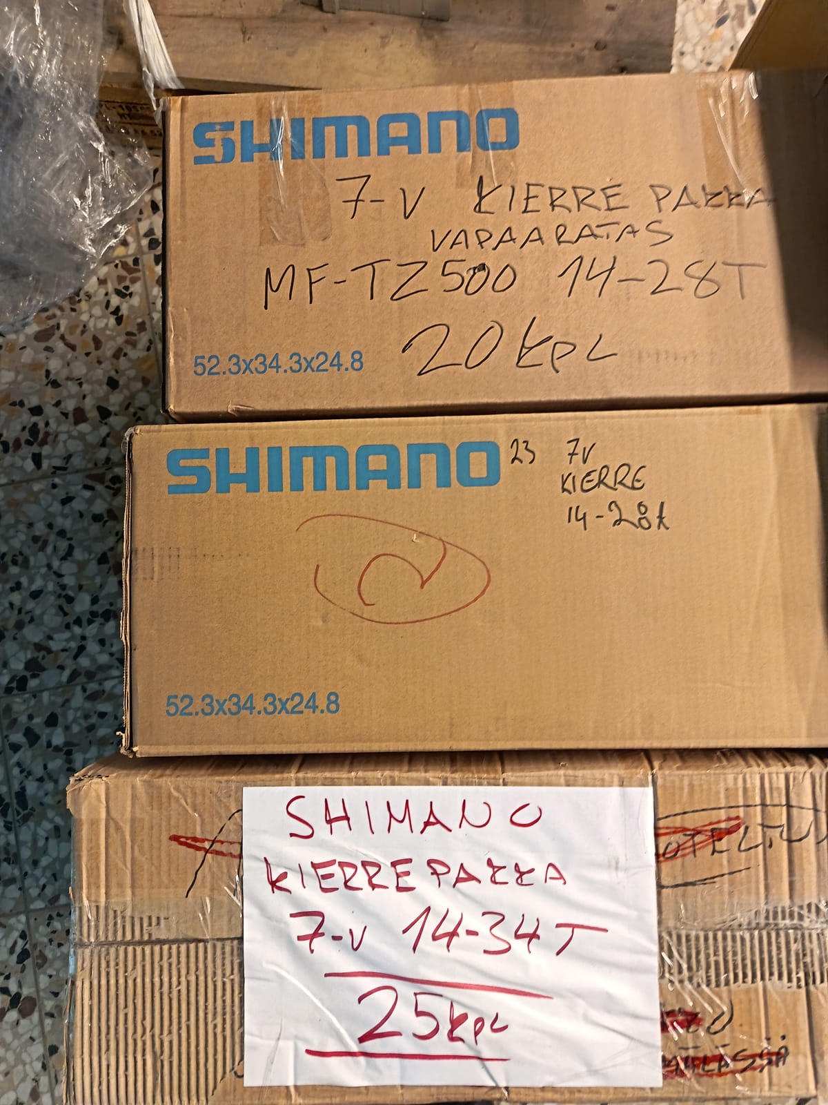 konkurssihuutokaupassa Erä Shimano-takarataspakkoja, polkupyörän ketjuja ja Taya-ketjulukkoja. Esa T Tiainen Oy Oy (2820807-3) konkurssipesä