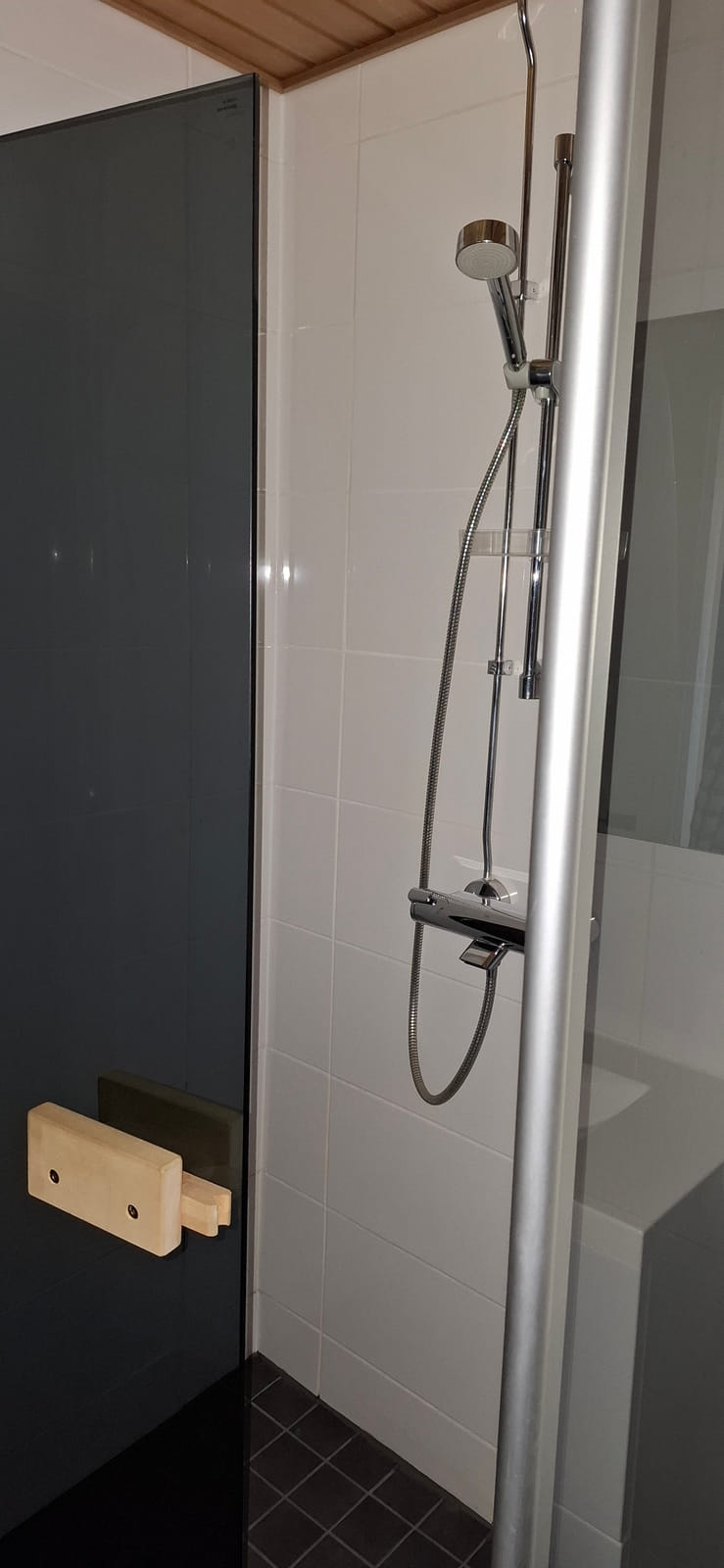 Rivitaloasunto, Nummisuutarinkatu 9, Kotka. HMJV Invest Oy -konkurssipesä (2814261-7)