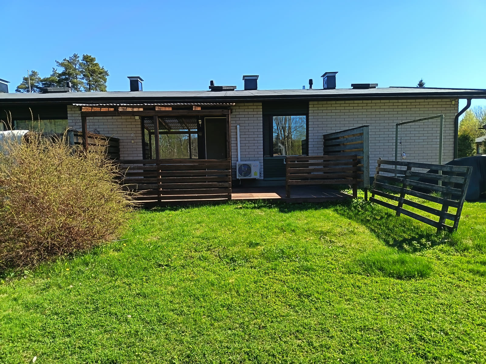 Rivitaloasunto, Nummisuutarinkatu 9, Kotka. HMJV Invest Oy -konkurssipesä (2814261-7)