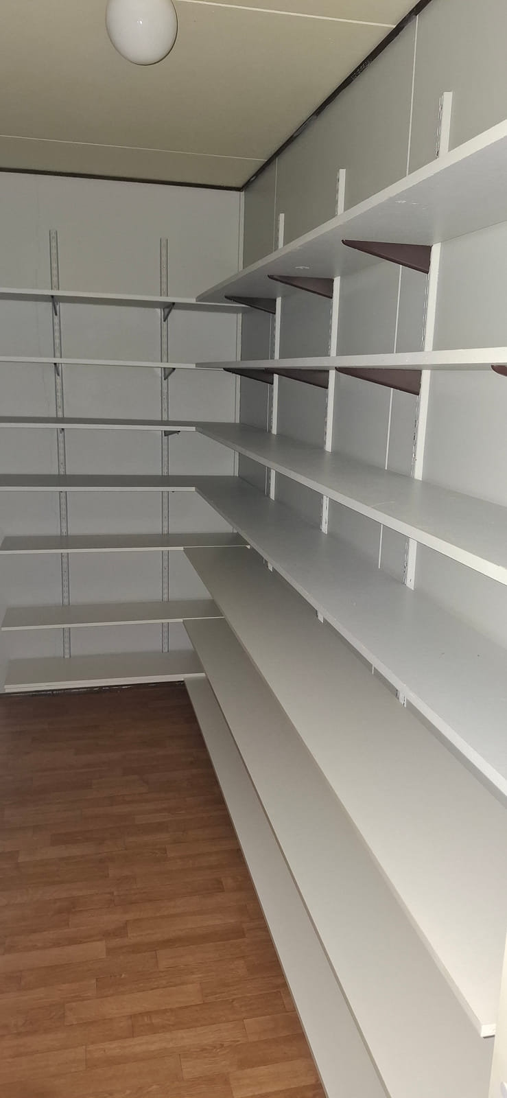 Rivitaloasunto, Nummisuutarinkatu 9, Kotka. HMJV Invest Oy -konkurssipesä (2814261-7)