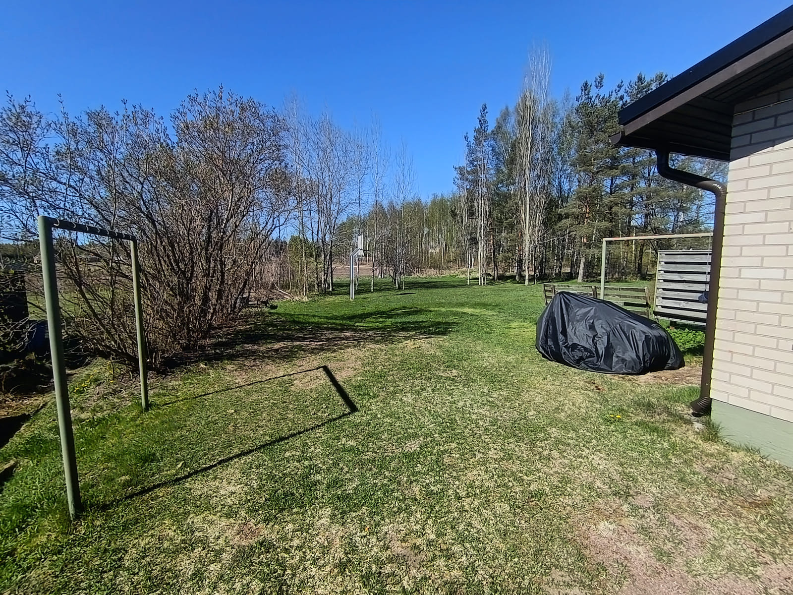 Rivitaloasunto, Nummisuutarinkatu 9, Kotka. HMJV Invest Oy -konkurssipesä (2814261-7)