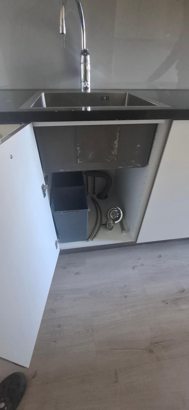 Rivitaloasunto, Nummisuutarinkatu 9, Kotka. HMJV Invest Oy -konkurssipesä (2814261-7)