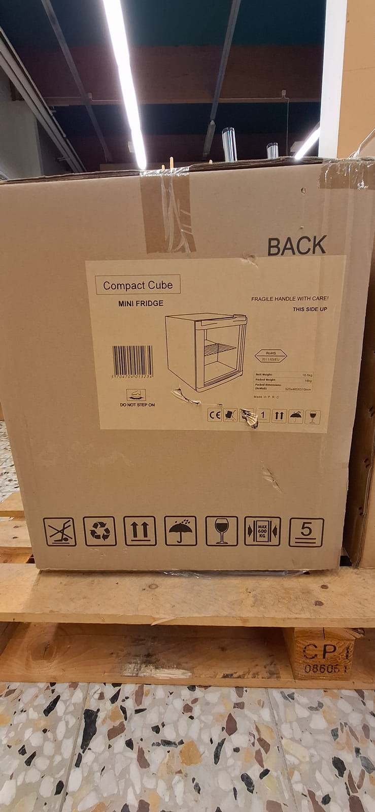 Esa T Tiainen Oy (2820807-3) konkurssipesä. Scandomestic Compact Cube -minijääkaappi