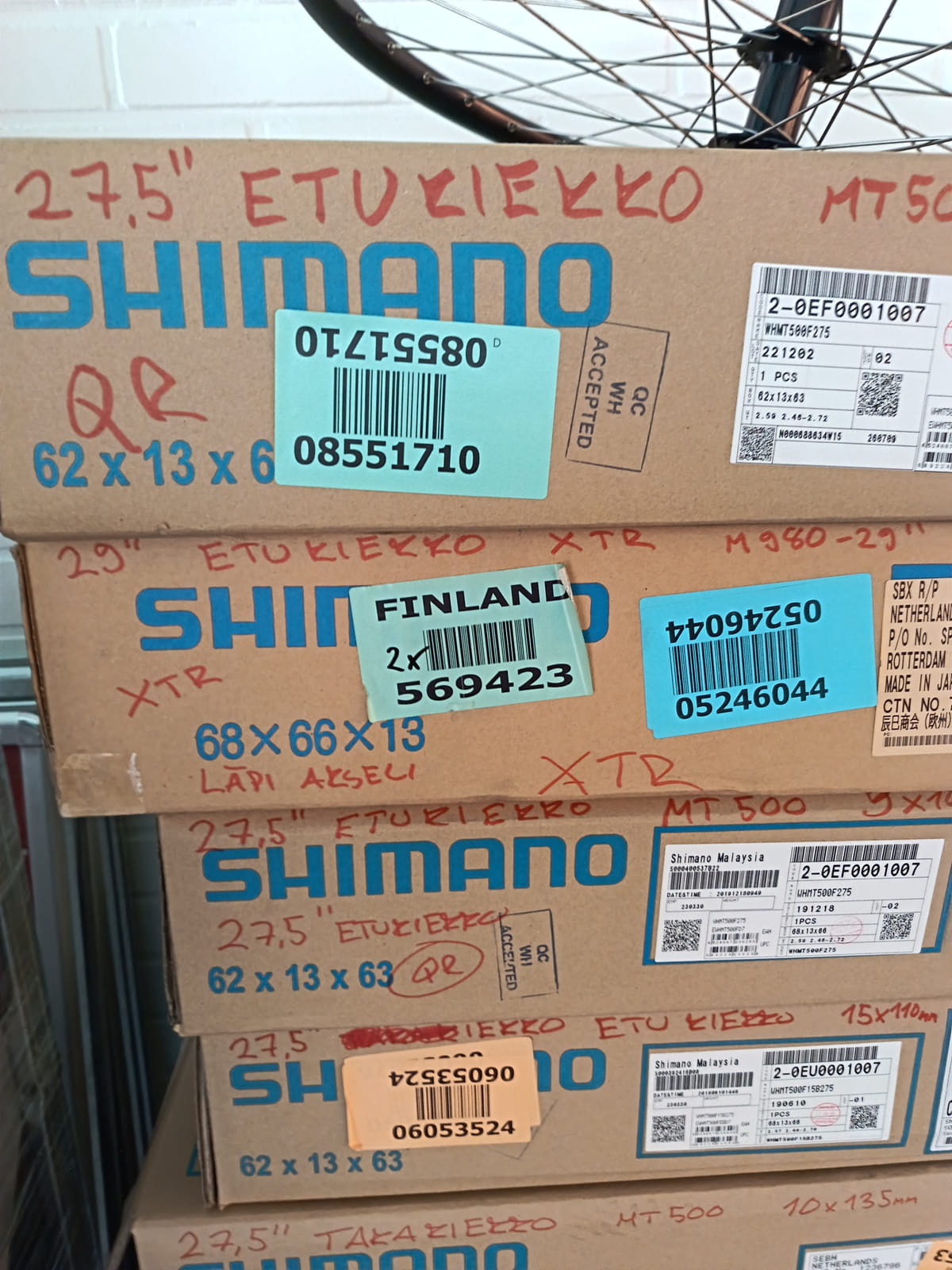 konkurssihuutokaupassa Erä Shimano-kiekkoja ja keskiölaakereita. Esa T Tiainen Oy Oy (2820807-3) konkurssipesä