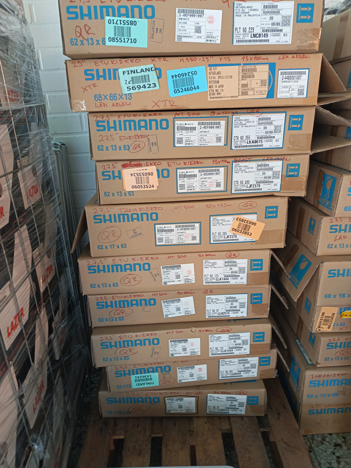 konkurssihuutokaupassa Erä Shimano-kiekkoja ja keskiölaakereita. Esa T Tiainen Oy Oy (2820807-3) konkurssipesä