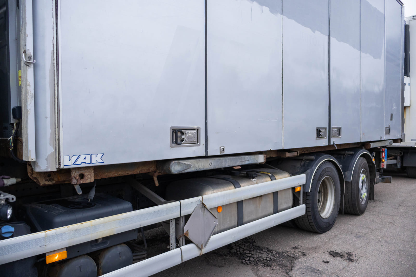 Mercedes-Benz Actros -kuorma-auto (MOO-354), MPT-Jakelu Oy konkurssipesä (2680888-4)