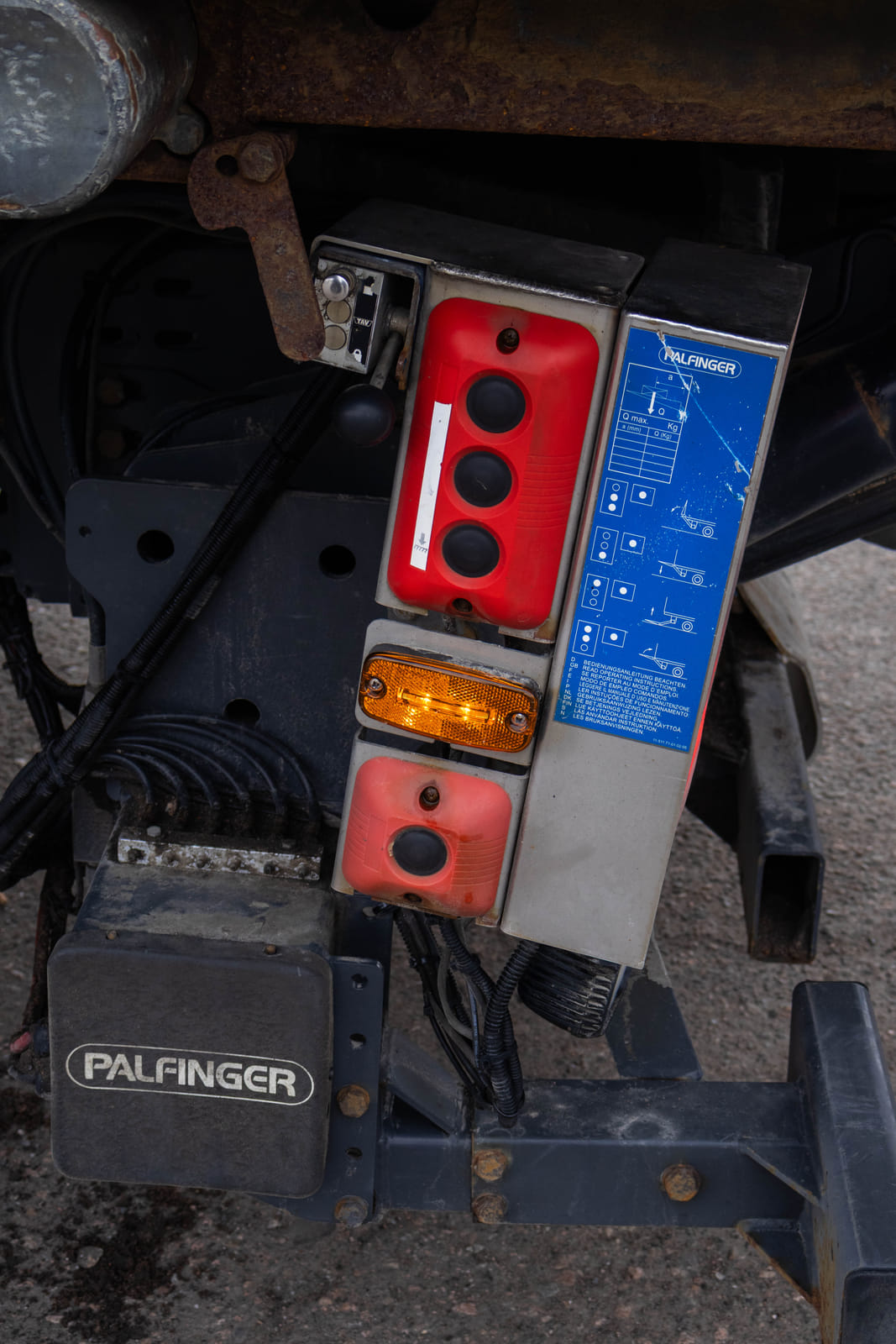 Mercedes-Benz Actros -kuorma-auto (MOO-354), MPT-Jakelu Oy konkurssipesä (2680888-4)