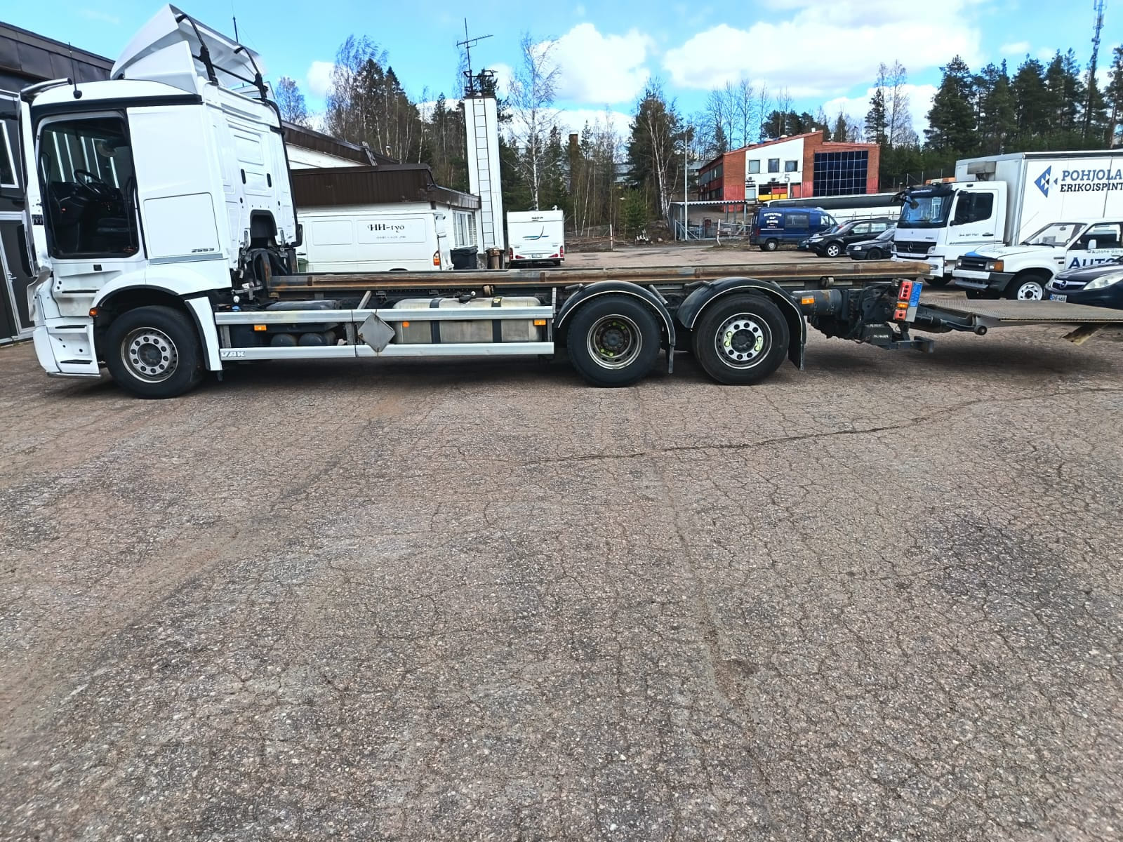 Mercedes-Benz Actros 12.8 vetoauto 6x2 / ADR-VAK / OnSpot / vm. 2023 (MOO-354), MPT-Jakelu Oy konkurssipesä (2680888-4)