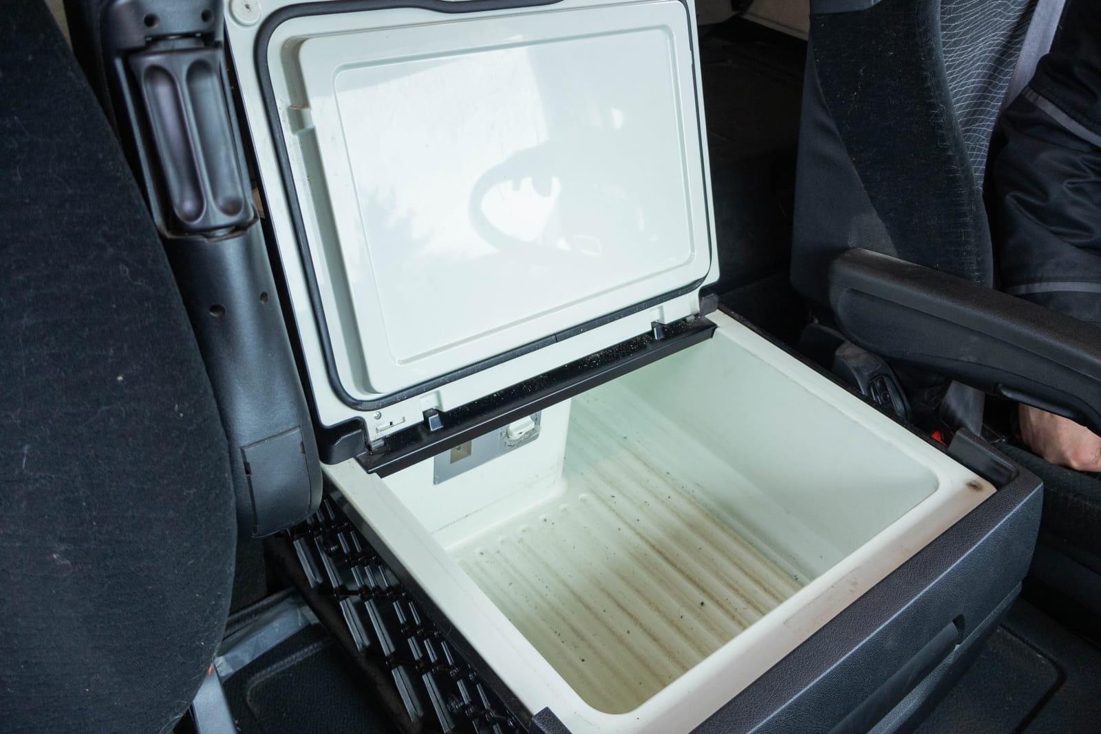 Mercedes-Benz Actros -kuorma-auto (MOO-354), MPT-Jakelu Oy konkurssipesä (2680888-4)