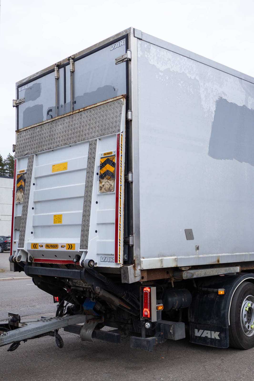 Mercedes-Benz Actros -kuorma-auto (MOO-354), MPT-Jakelu Oy konkurssipesä (2680888-4)