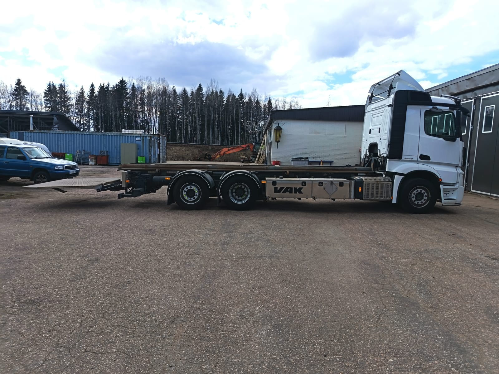 Mercedes-Benz Actros 12.8 vetoauto 6x2 / ADR-VAK / OnSpot / vm. 2023 (MOO-354), MPT-Jakelu Oy konkurssipesä (2680888-4)