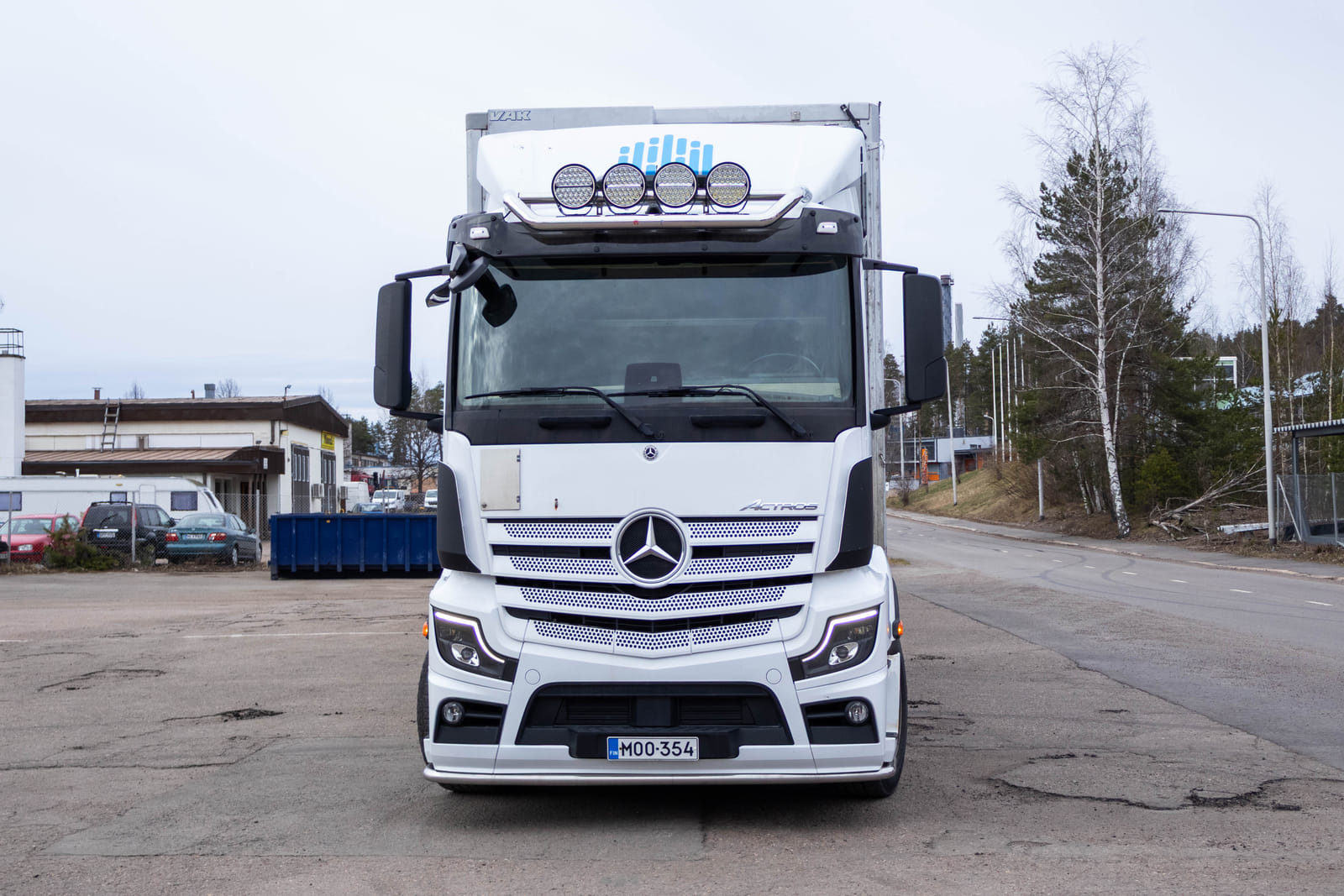 Mercedes-Benz Actros -kuorma-auto (MOO-354), MPT-Jakelu Oy konkurssipesä (2680888-4)