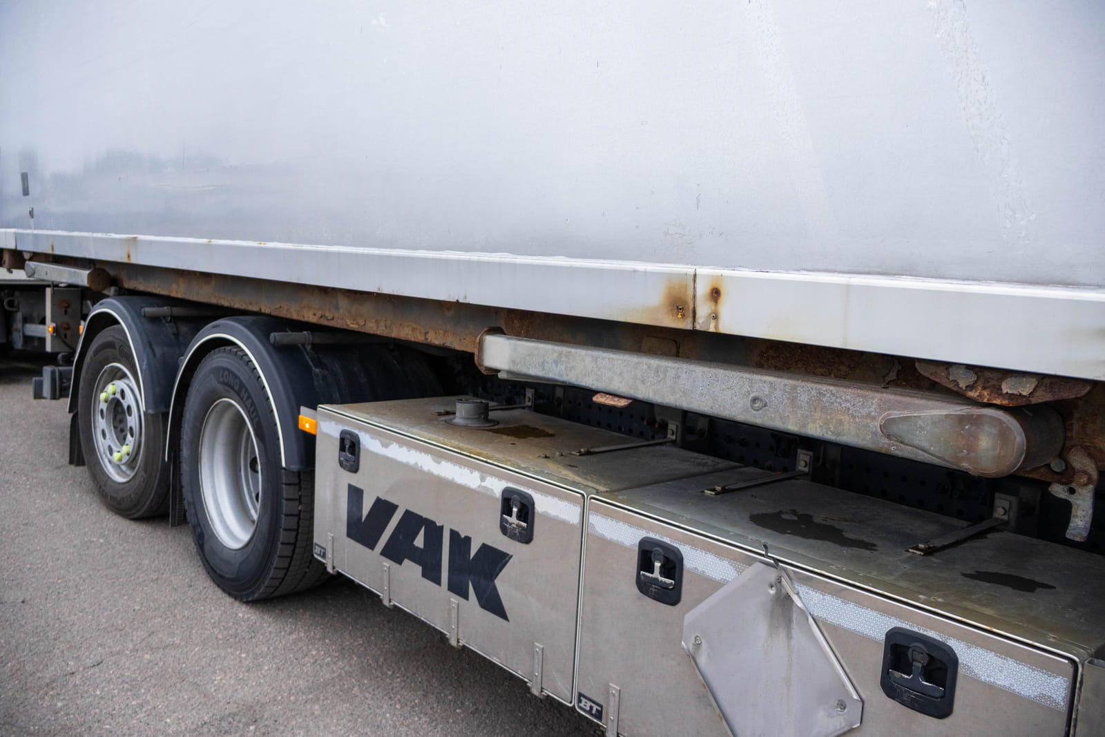 Mercedes-Benz Actros -kuorma-auto (MOO-354), MPT-Jakelu Oy konkurssipesä (2680888-4)