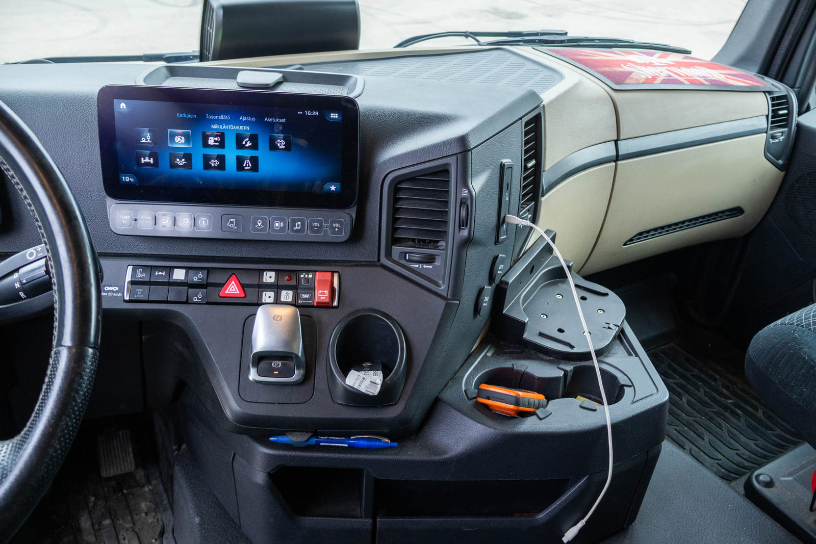 Mercedes-Benz Actros -kuorma-auto (MOO-354), MPT-Jakelu Oy konkurssipesä (2680888-4)