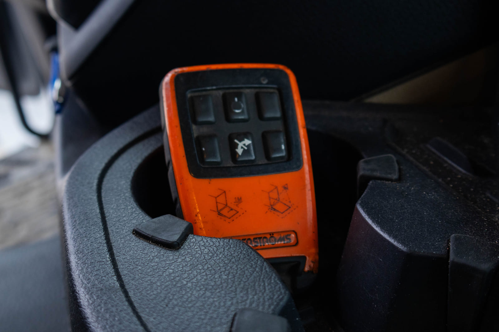 Mercedes-Benz Actros -kuorma-auto (MOO-354), MPT-Jakelu Oy konkurssipesä (2680888-4)