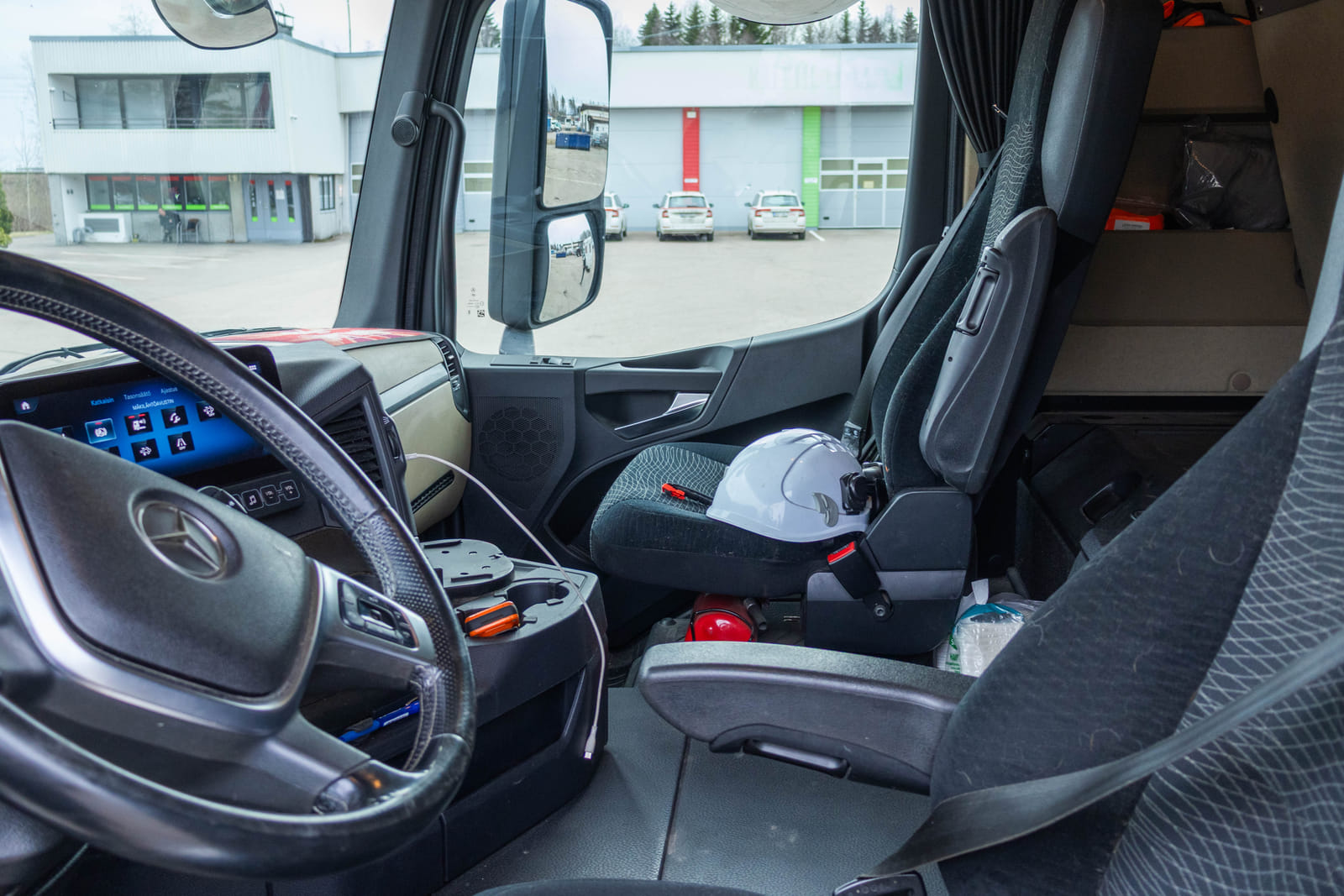 Mercedes-Benz Actros -kuorma-auto (MOO-354), MPT-Jakelu Oy konkurssipesä (2680888-4)