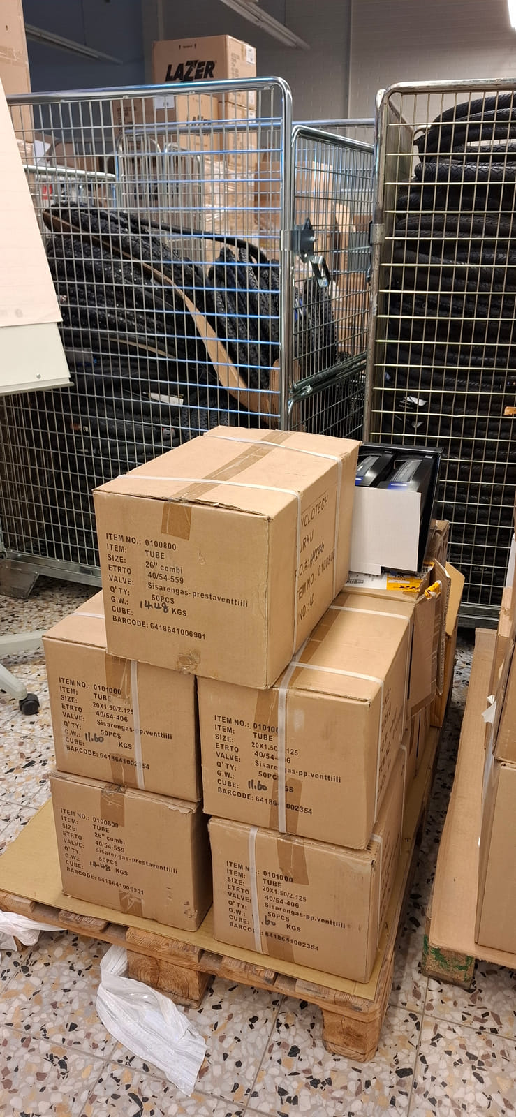 konkurssihuutokaupassa Polkupyörän sisäkumit ja muut tarvikkeet
