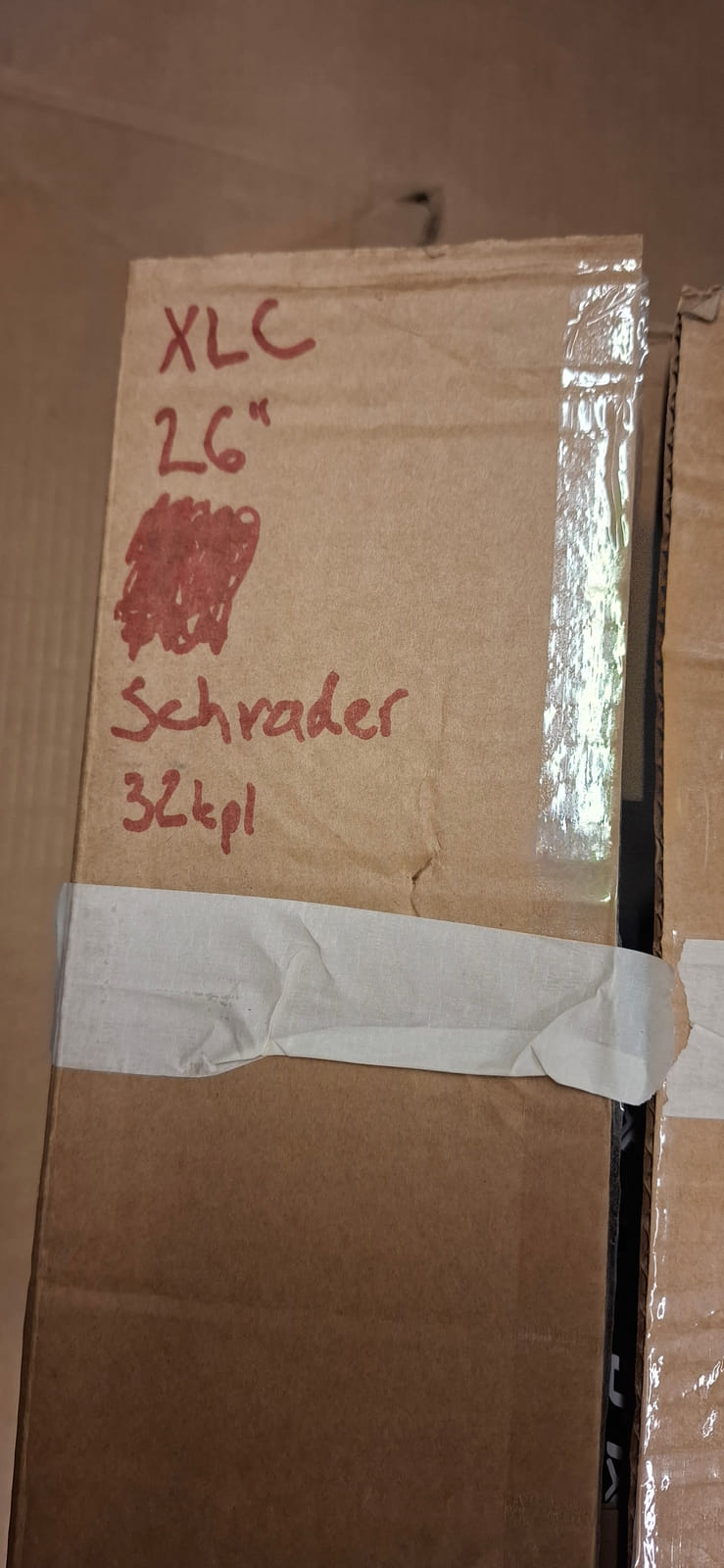 konkurssihuutokaupassa Polkupyörän sisäkumit ja muut tarvikkeet