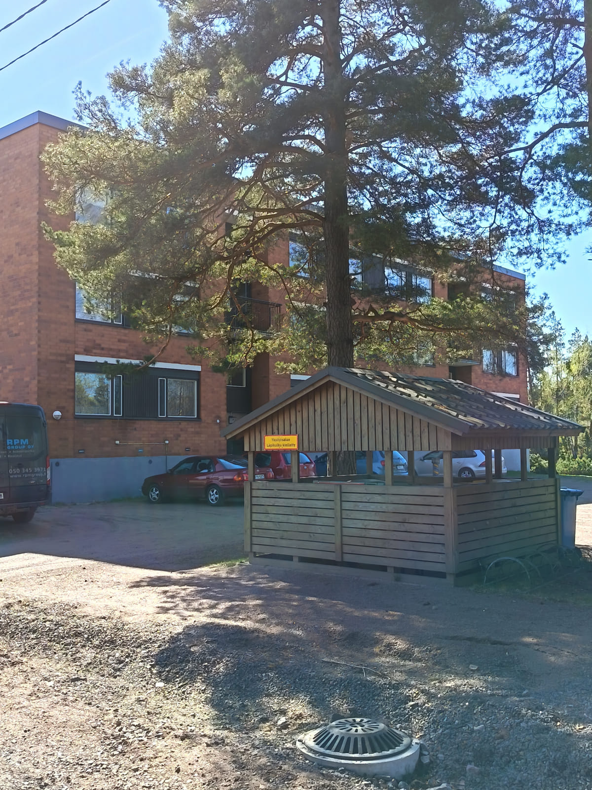 Kerrostalokaksio. Aarnenkatu 2, Hamina, HMJV Invest Oy -konkurssipesä (2814261-7)