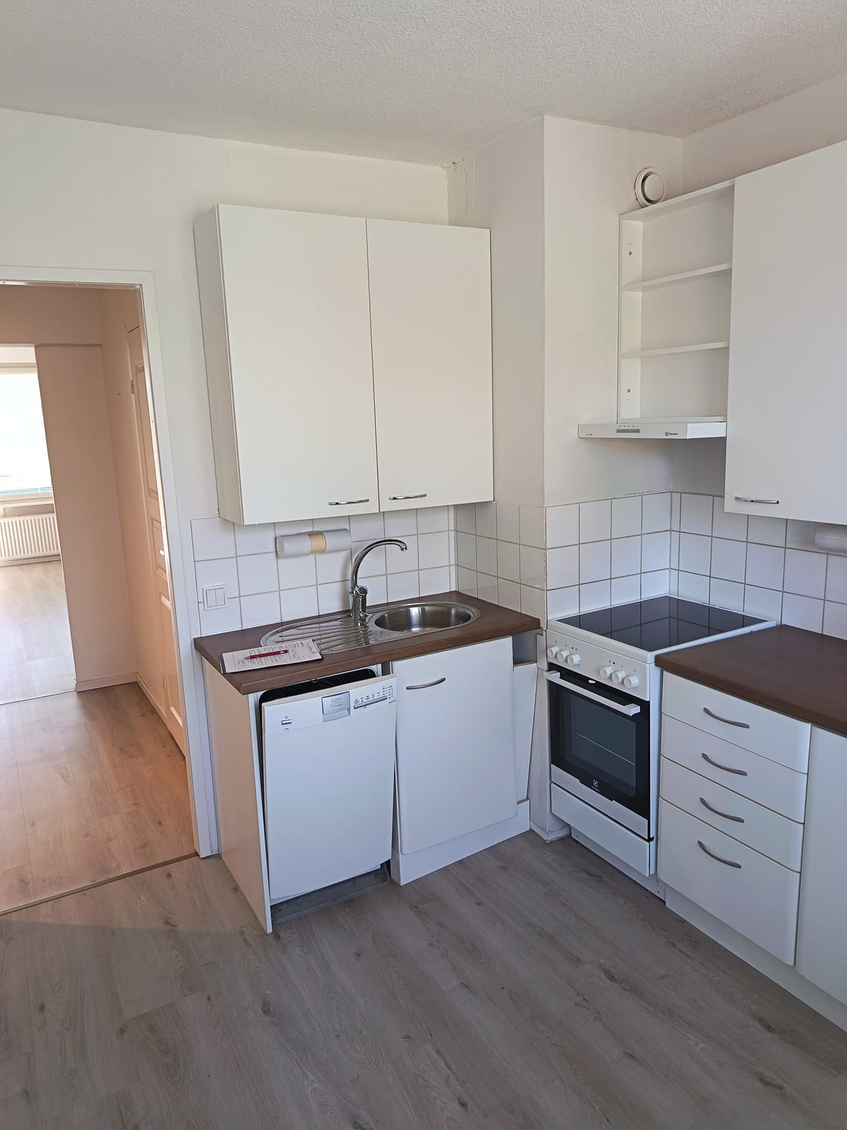 Kerrostalokaksio. Aarnenkatu 2, Hamina, HMJV Invest Oy -konkurssipesä (2814261-7)