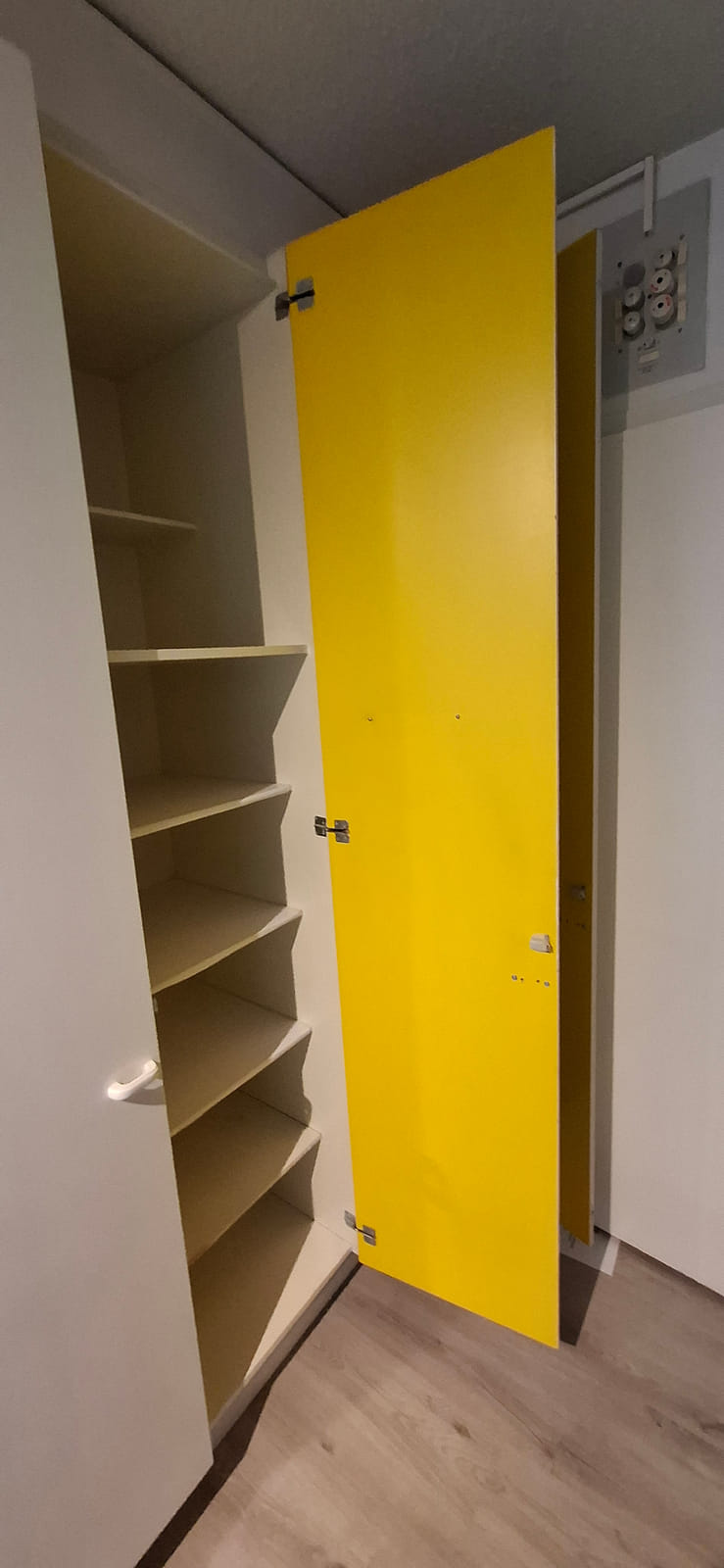 Kerrostalokaksio. Aarnenkatu 2, Hamina, HMJV Invest Oy -konkurssipesä (2814261-7)