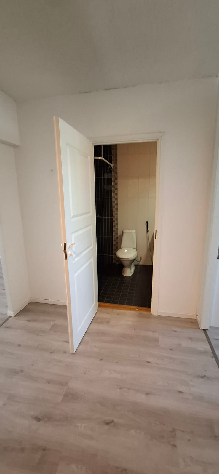 Kerrostalokaksio. Aarnenkatu 2, Hamina, HMJV Invest Oy -konkurssipesä (2814261-7)