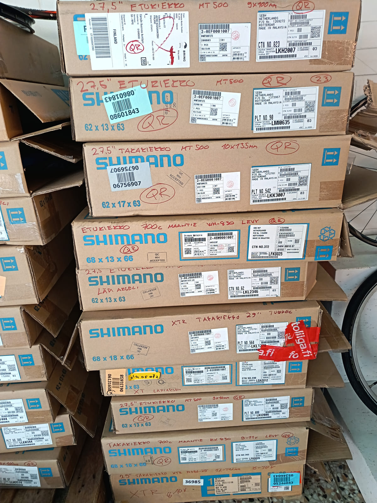 konkurssihuutokaupassa Erä Shimano-polkupyörän kiekkoja – MT500, XT, XTR ja RX830. Esa T Tiainen Oy Oy (2820807-3) konkurssipesä