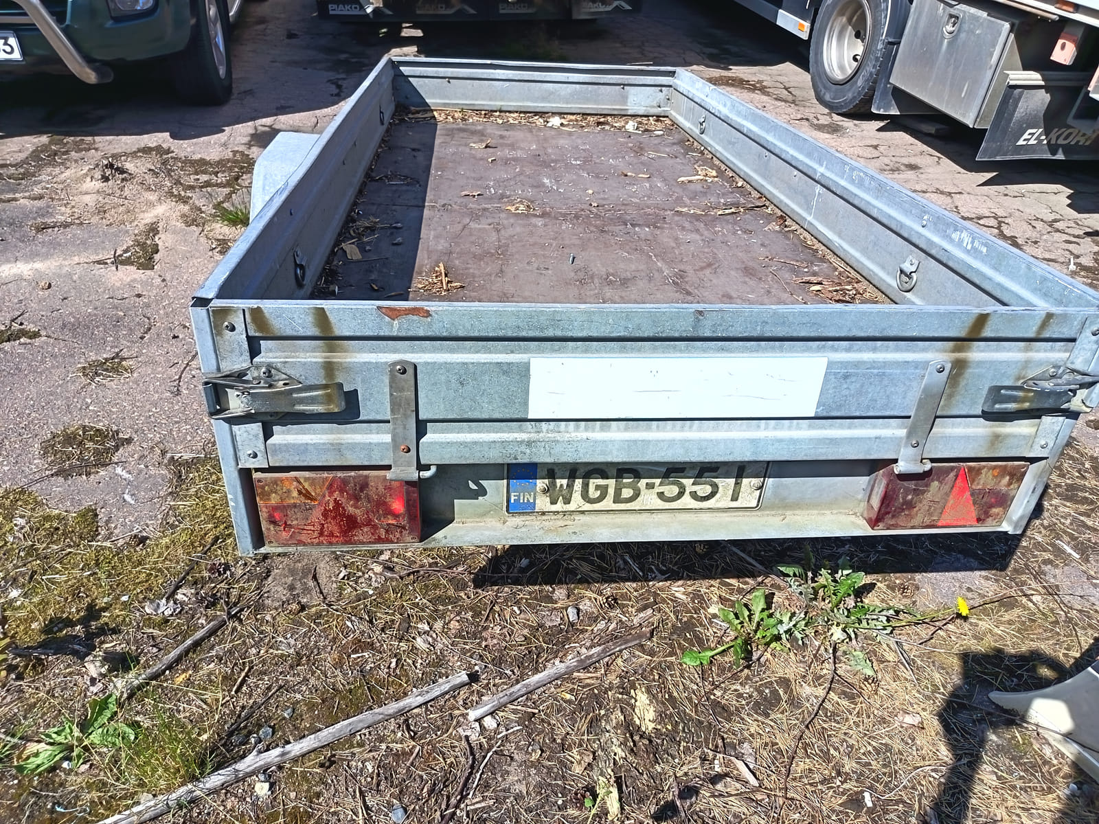 WGB-551 Kevyt perävaunu Aku 270 L/264. Sipono Oy (0990563-1)  konkurssipesä