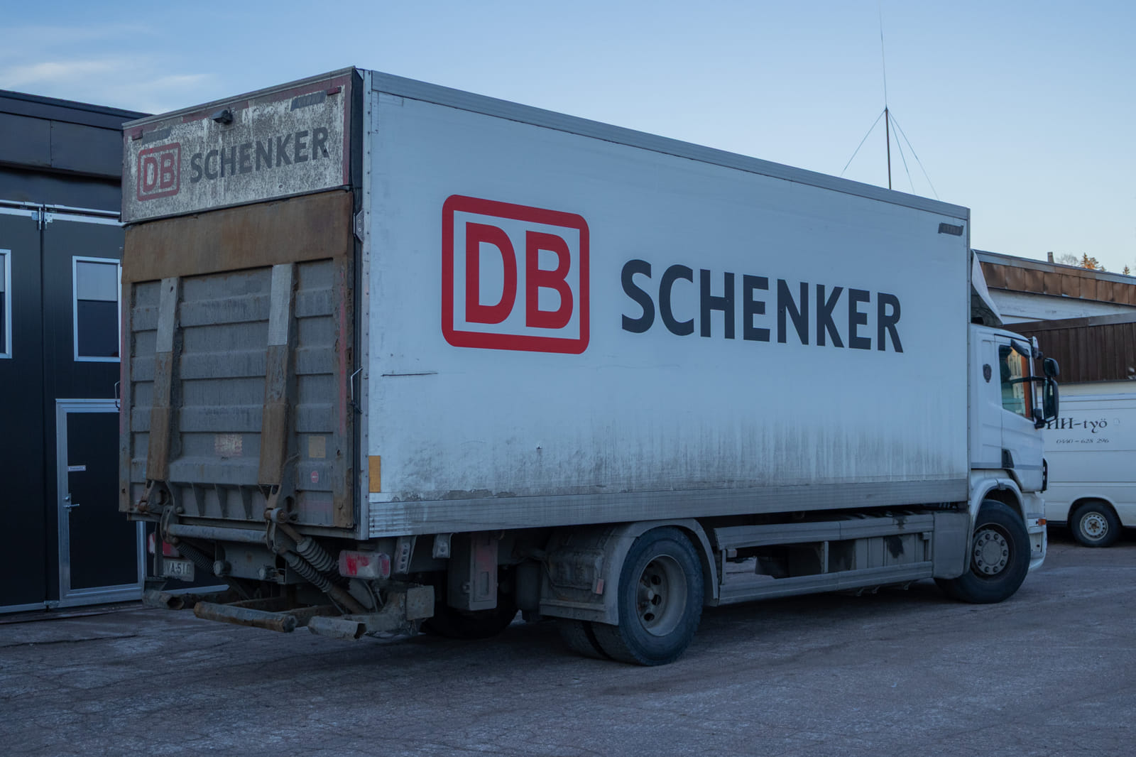 Scania P280 jakari (BVA-510).MPT-Jakelu Oy konkurssipesä (2680888-4)