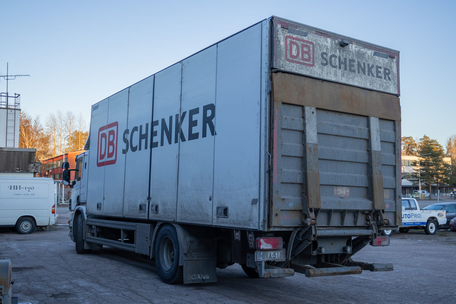 Scania P280 jakari (BVA-510).MPT-Jakelu Oy konkurssipesä (2680888-4)