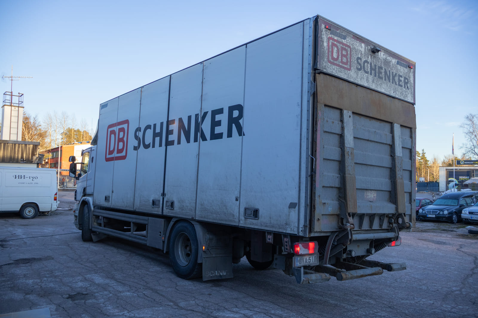 Scania P280 jakari (BVA-510).MPT-Jakelu Oy konkurssipesä (2680888-4)