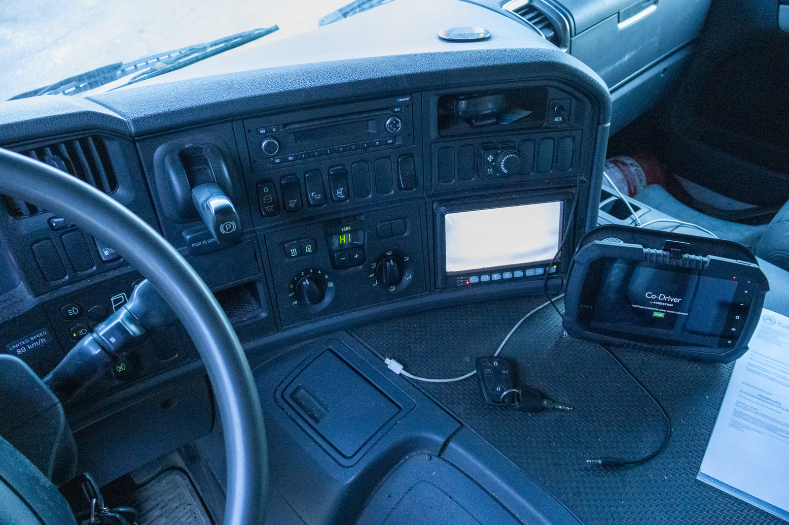 Scania P280 jakari (BVA-510).MPT-Jakelu Oy konkurssipesä (2680888-4)