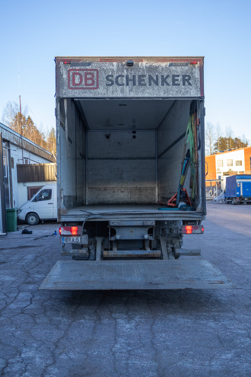 Scania P280 jakari (BVA-510).MPT-Jakelu Oy konkurssipesä (2680888-4)