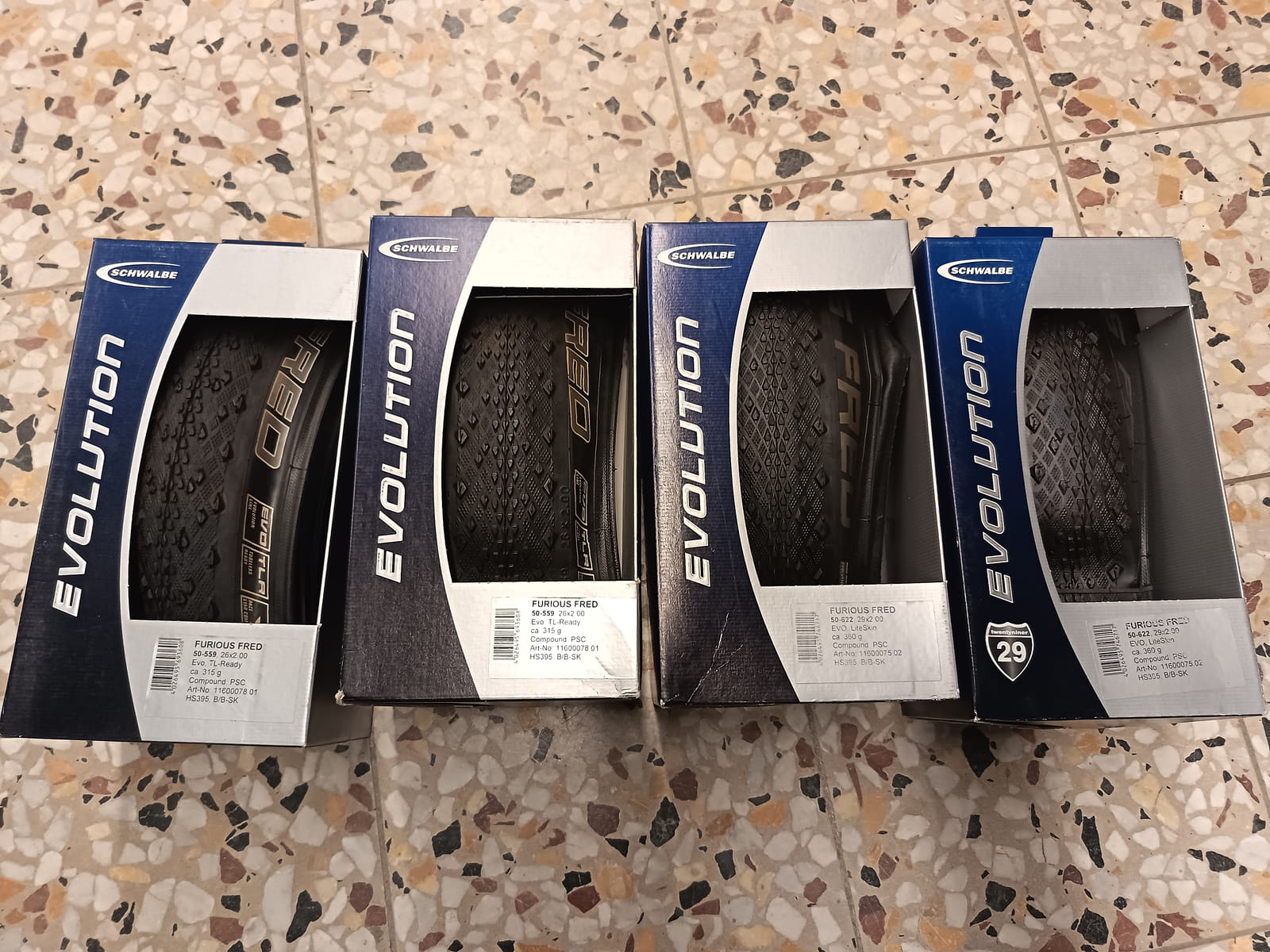 konkurssihuutokaupassa Erä Schwalbe Evolution -maastopyörän renkaita – 26”, 27,5” ja 29”. Esa T Tiainen Oy Oy (2820807-3) konkurssipesä