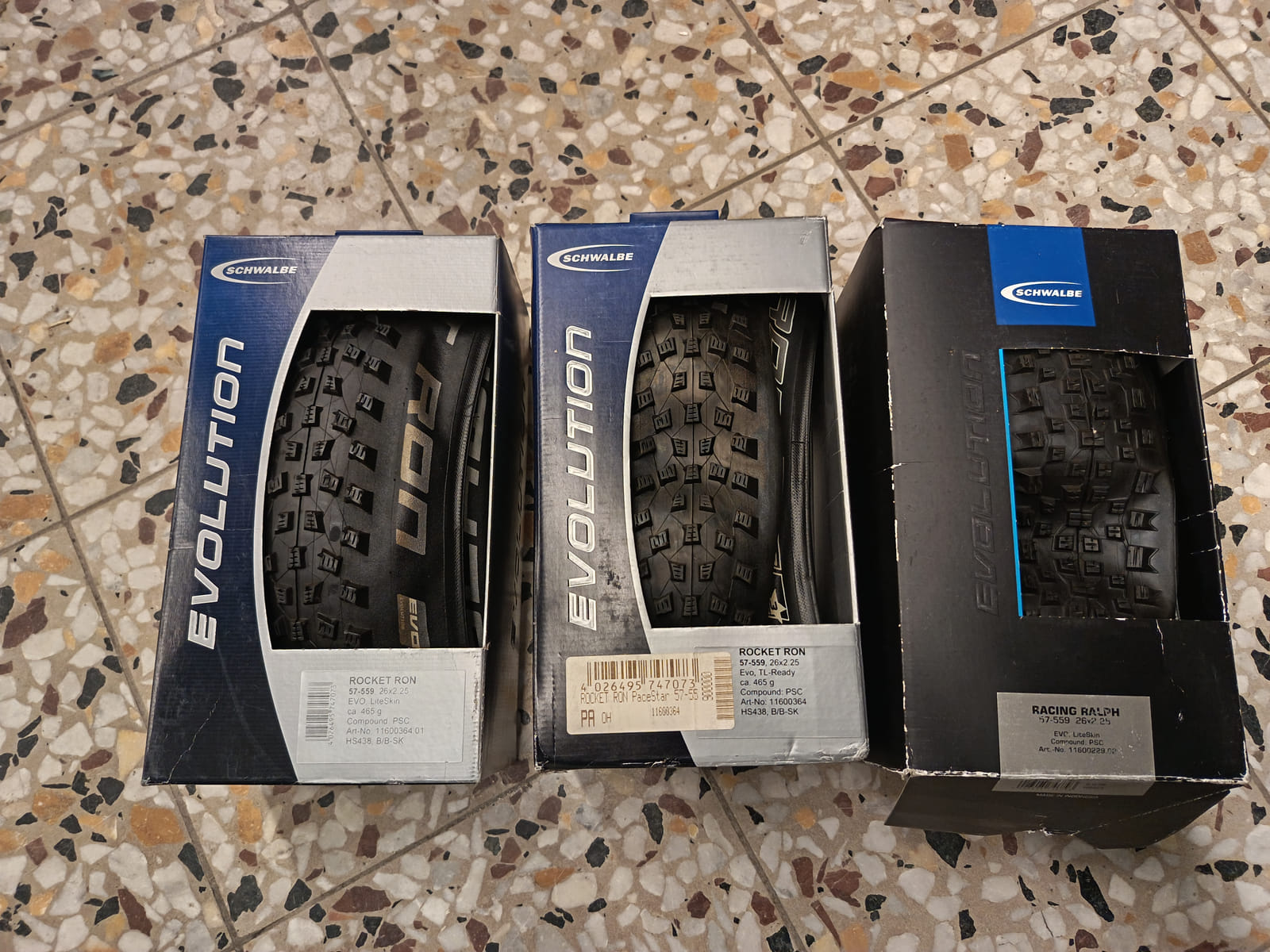 konkurssihuutokaupassa Erä Schwalbe Evolution -maastopyörän renkaita – 26”, 27,5” ja 29”. Esa T Tiainen Oy Oy (2820807-3) konkurssipesä