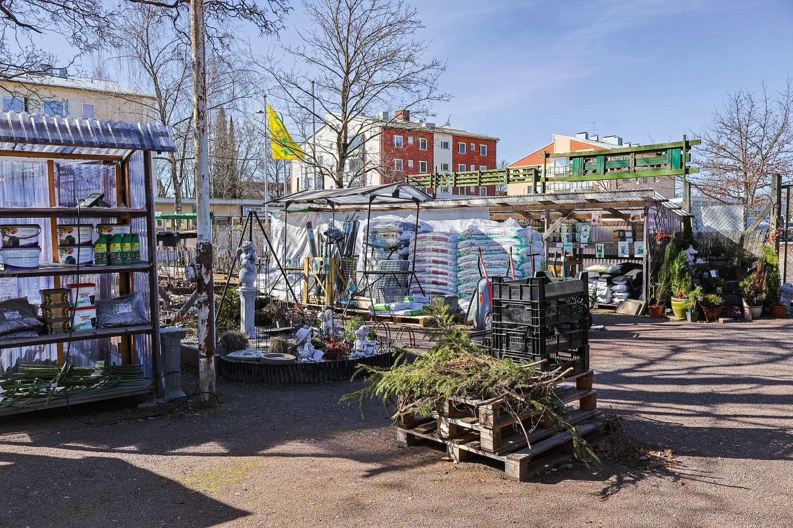 Viherpiha/kauppa vuokraoikeustontilla. Kuusaankosken Viherpiste Oy (3414973-5) konkurssi
