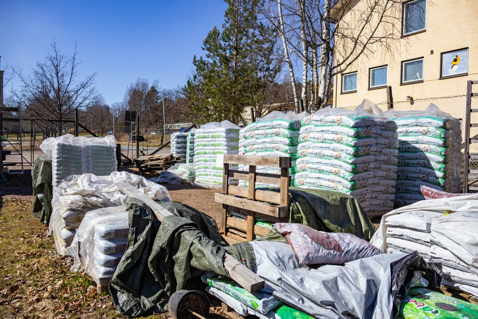 Viherpiha/kauppa vuokraoikeustontilla. Kuusaankosken Viherpiste Oy (3414973-5) konkurssi