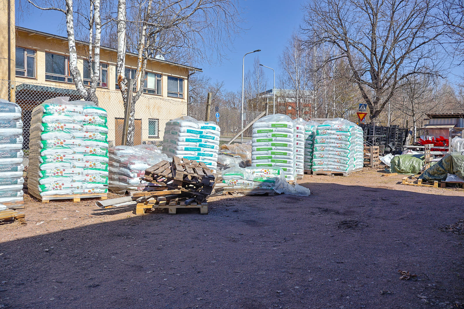 Viherpiha/kauppa vuokraoikeustontilla. Kuusaankosken Viherpiste Oy (3414973-5) konkurssi