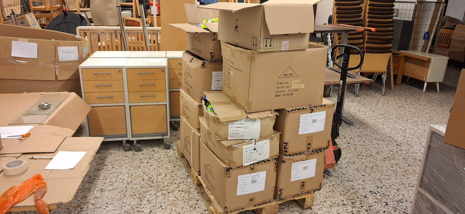 Erä uusia One Way -hiihtosauvojen sompia . Esa T Tiainen Oy (2820807-3) konkurssipesä
