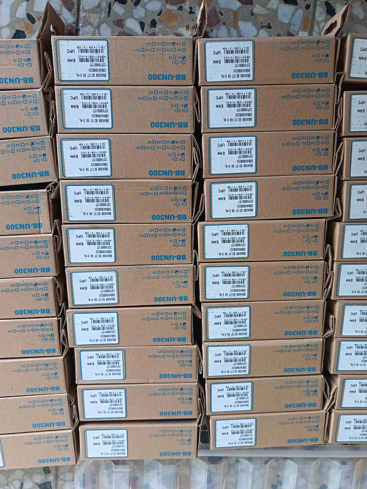 konkurssihuutokaupassa Erä polkupyörän kiekkoja, vannekehiä ja Shimano BB-UN300 -keskiölaakereita. Esa T Tiainen Oy Oy (2820807-3) konkurssipesä