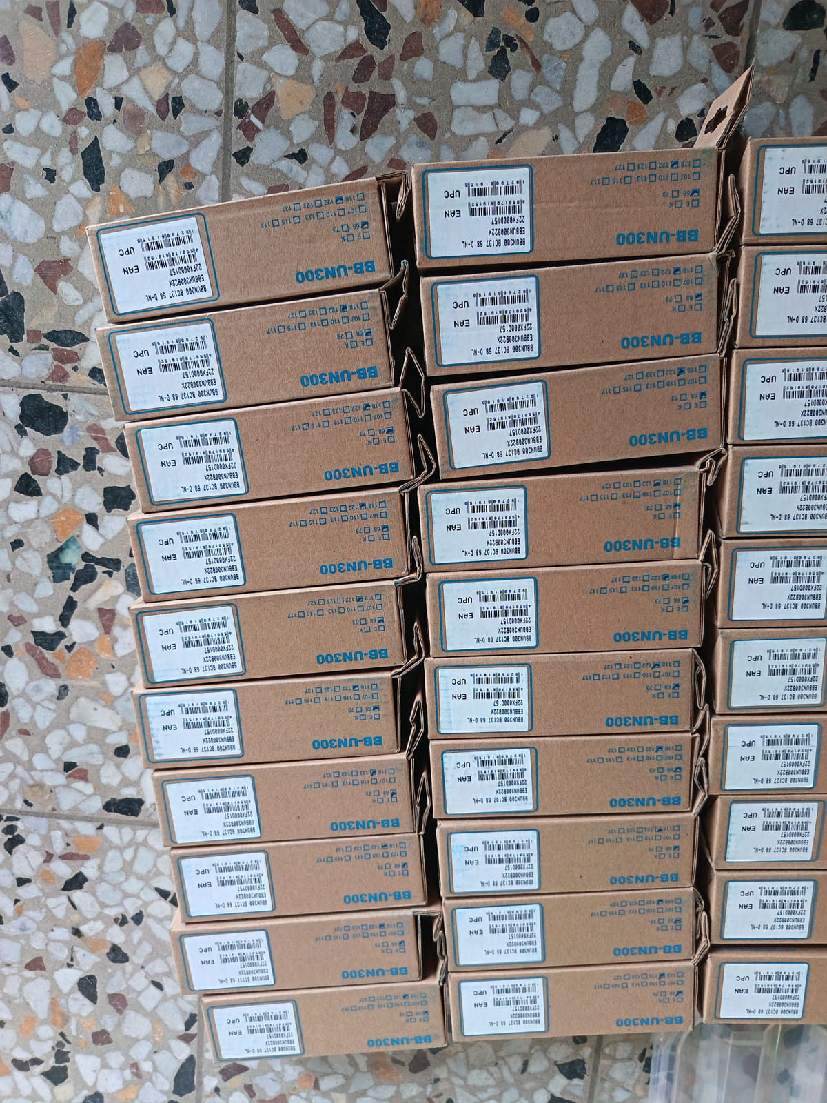 konkurssihuutokaupassa Erä polkupyörän kiekkoja, vannekehiä ja Shimano BB-UN300 -keskiölaakereita. Esa T Tiainen Oy Oy (2820807-3) konkurssipesä