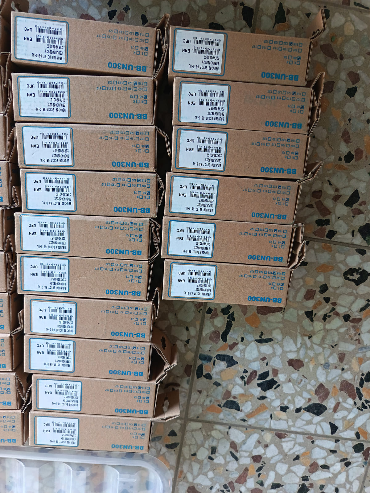 konkurssihuutokaupassa Erä polkupyörän kiekkoja, vannekehiä ja Shimano BB-UN300 -keskiölaakereita. Esa T Tiainen Oy Oy (2820807-3) konkurssipesä