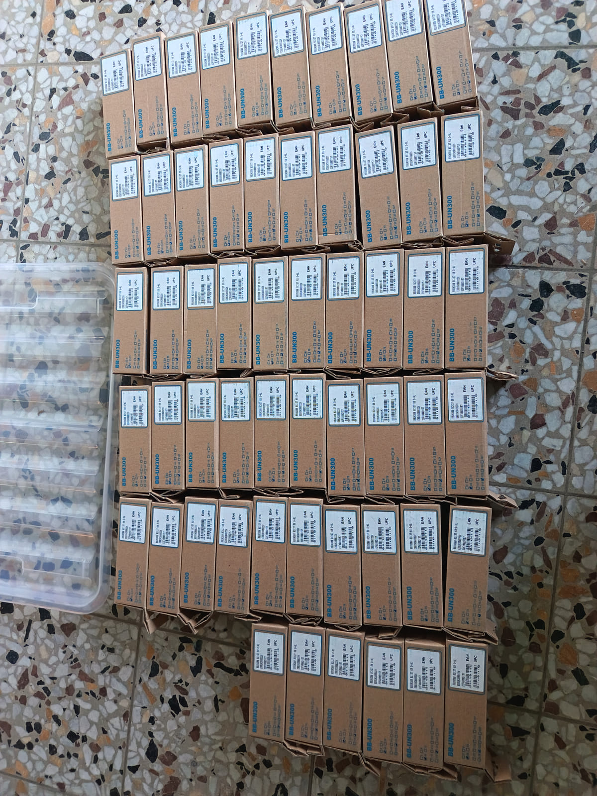 konkurssihuutokaupassa Erä polkupyörän kiekkoja, vannekehiä ja Shimano BB-UN300 -keskiölaakereita. Esa T Tiainen Oy Oy (2820807-3) konkurssipesä